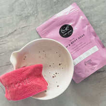 Load image into Gallery viewer, FUR LOVE Dog Paw &amp; Body Soak NZ – For Itchy Skin &amp; Paws 350g | STYLECOM.NZ