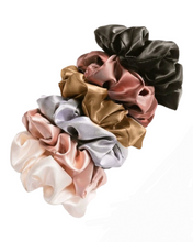 Load image into Gallery viewer, STYLECOM.NZ ▪︎ SCRUNCHIE | GOLD • M