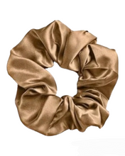 Load image into Gallery viewer, STYLECOM.NZ ▪︎ SCRUNCHIE | GOLD • M